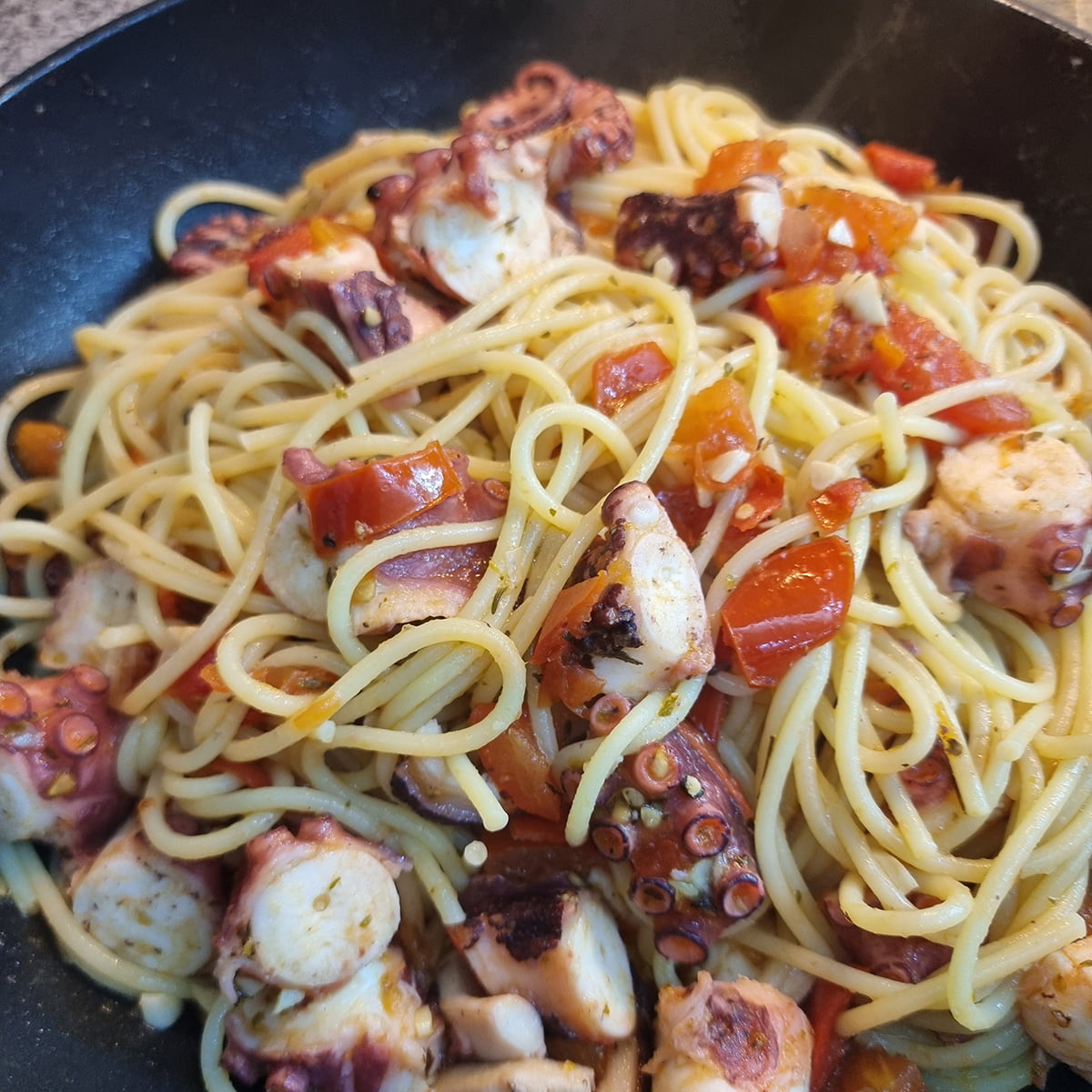 Oktopus mit Spaghetti