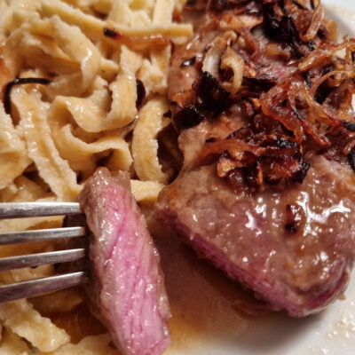 Zwiebelrostbraten mit Spätzle