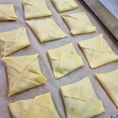 gefüllte und gefaltete Maultaschen