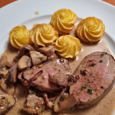 Schweinefilet in Pfefferrahmsoße