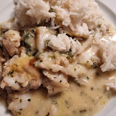 Kräuterfisch mit Knoblauch in Wein-Sahne-Soße