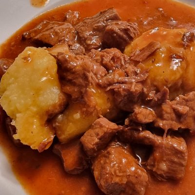 Rindergulasch mit Kartoffelklößen