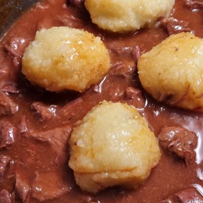 Rindergulasch mit Kartoffelklößen