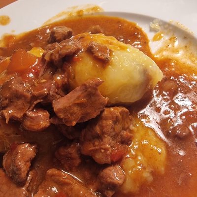 Rindergulasch mit Kartoffelklößen