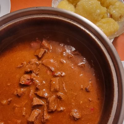 Rindergulasch mit Kartoffelklößen