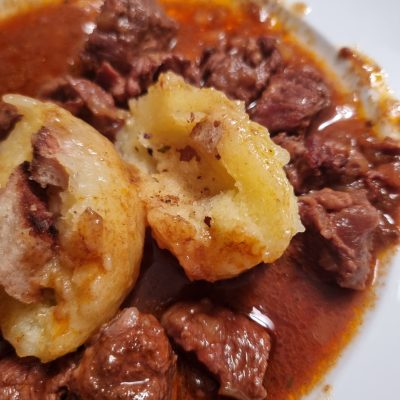 Rindergulasch mit Kartoffelklößen