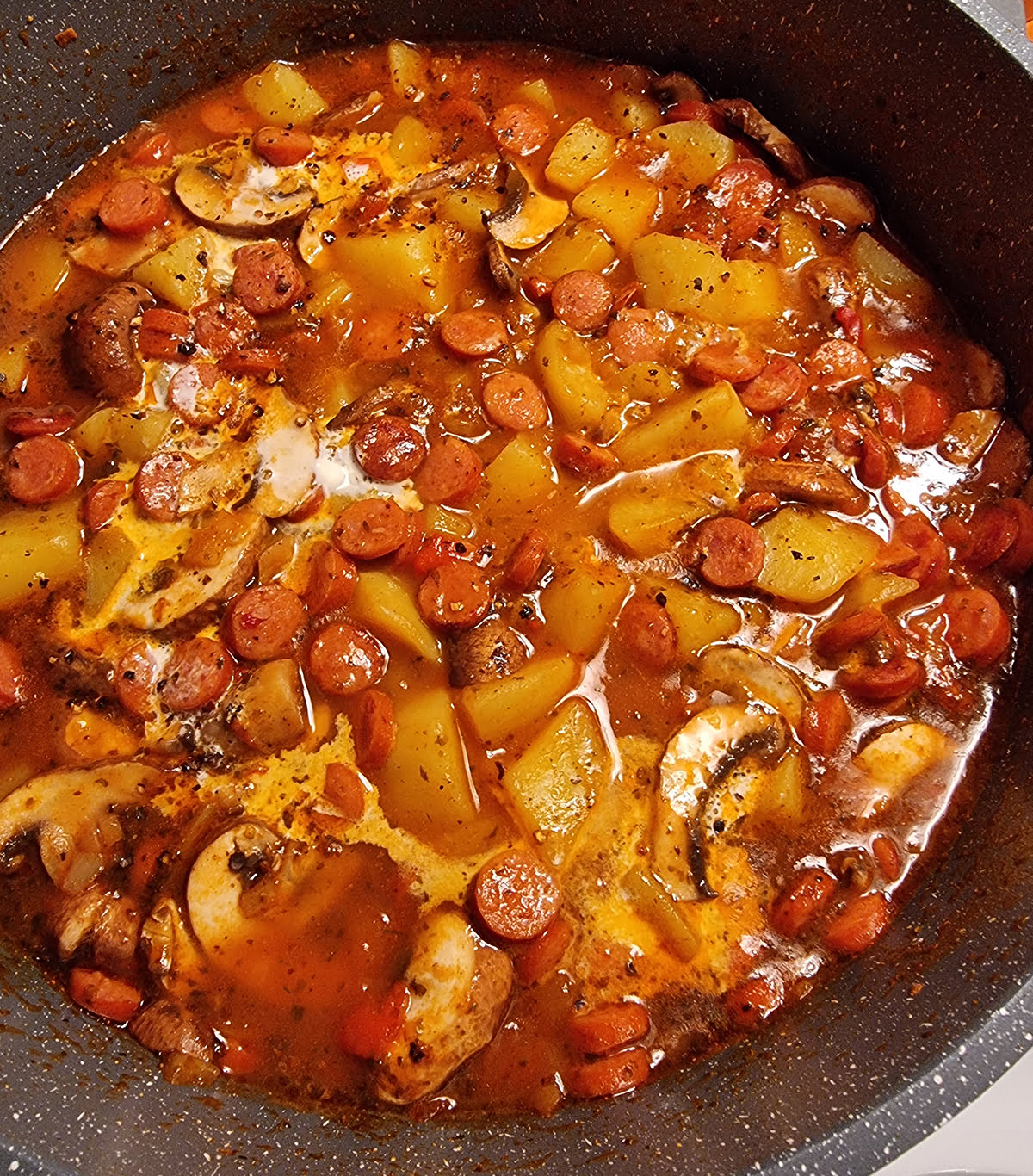 Würstchenragout mit Kartoffelgemüse