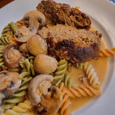 Hackbraten mit Champignonsoße