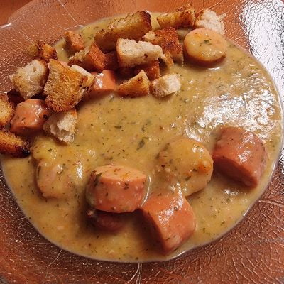 Kartoffelcremesuppe mit Bockwurst