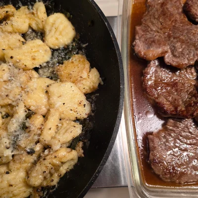 Gnocchi in Salbeibutter mit Mini-Hüftsteaks